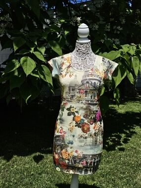 Unique Architecture Floral Dress: M/L